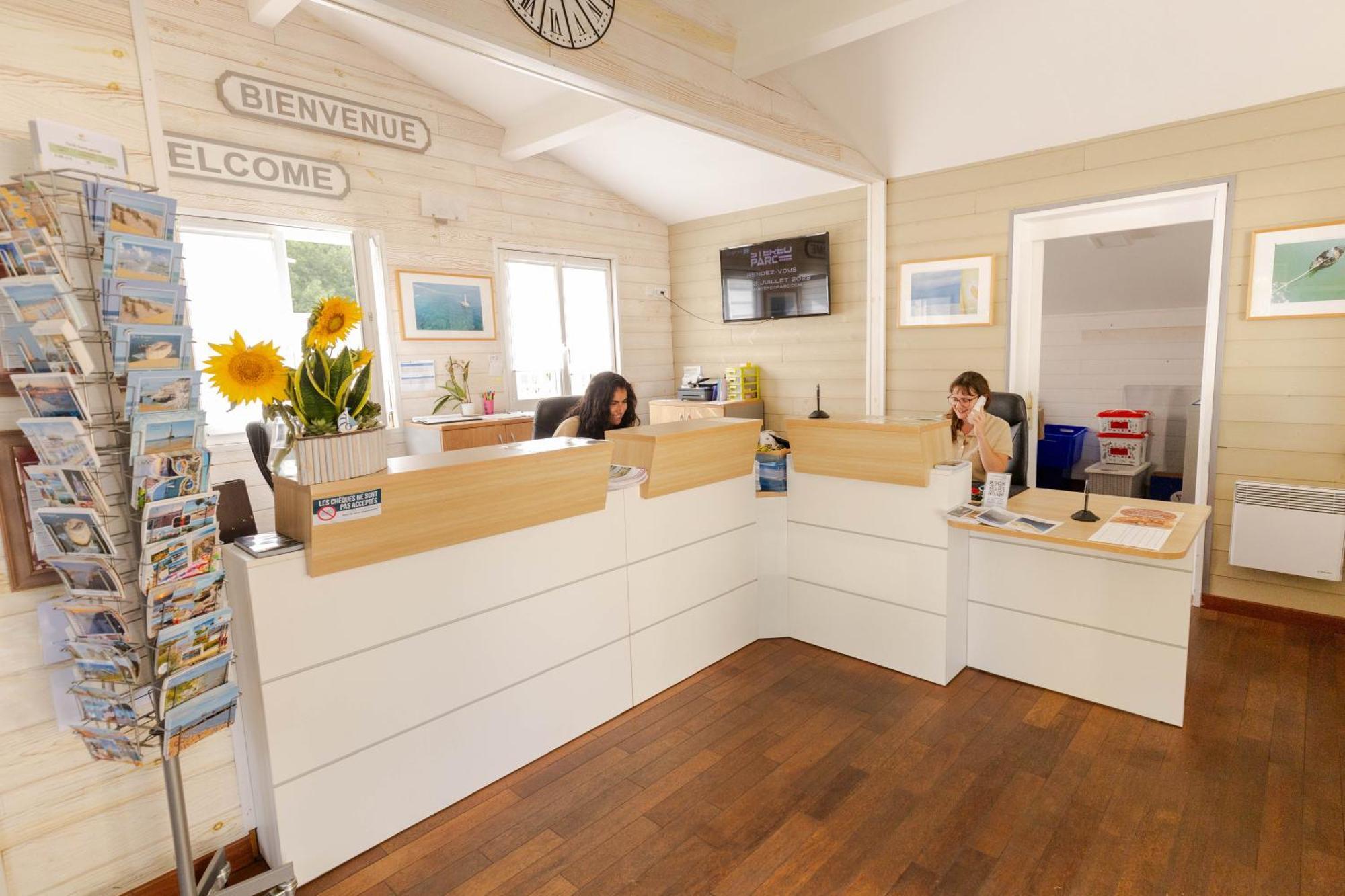 Camping Les Chèvrefeuilles Royan Extérieur photo