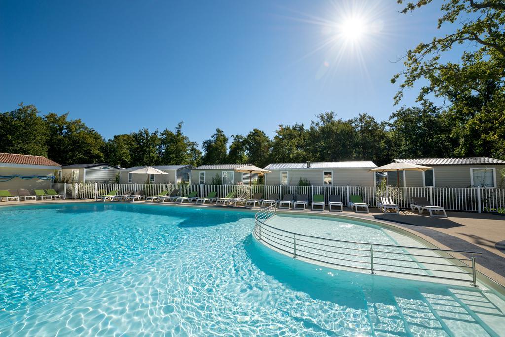 Camping Les Chèvrefeuilles Royan Extérieur photo