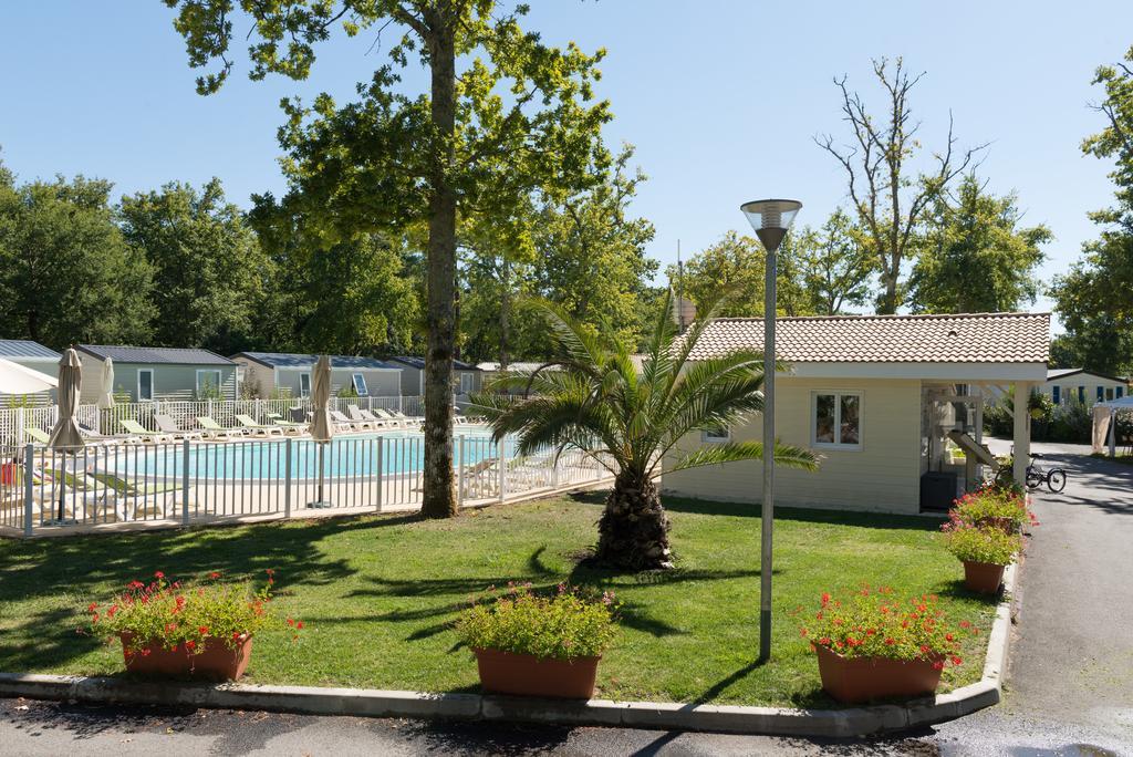 Camping Les Chèvrefeuilles Royan Extérieur photo