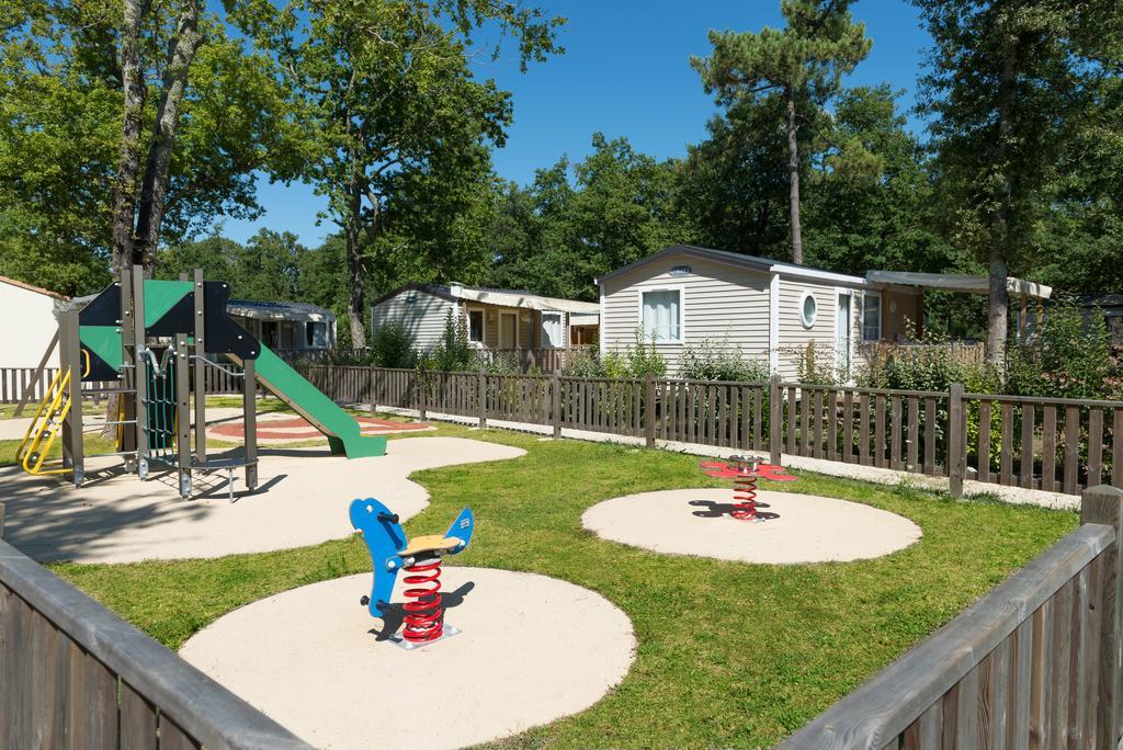 Camping Les Chèvrefeuilles Royan Extérieur photo